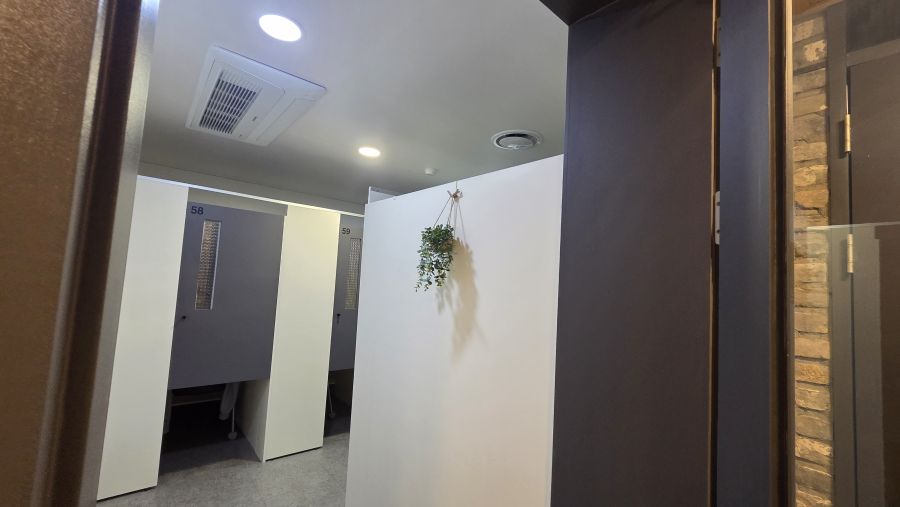 부천 제습환기청정기 시공 완료 후 다세대 시설 복도 전경